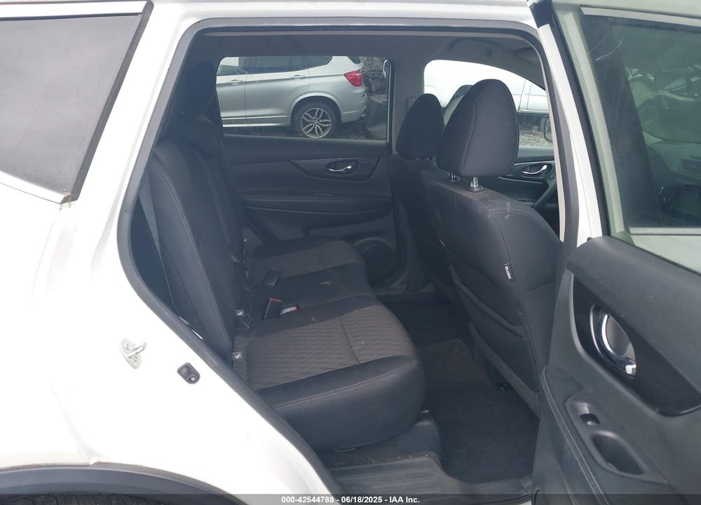 2018 NISSAN ROGUE VIN: 5N1AT2MV4JC708051