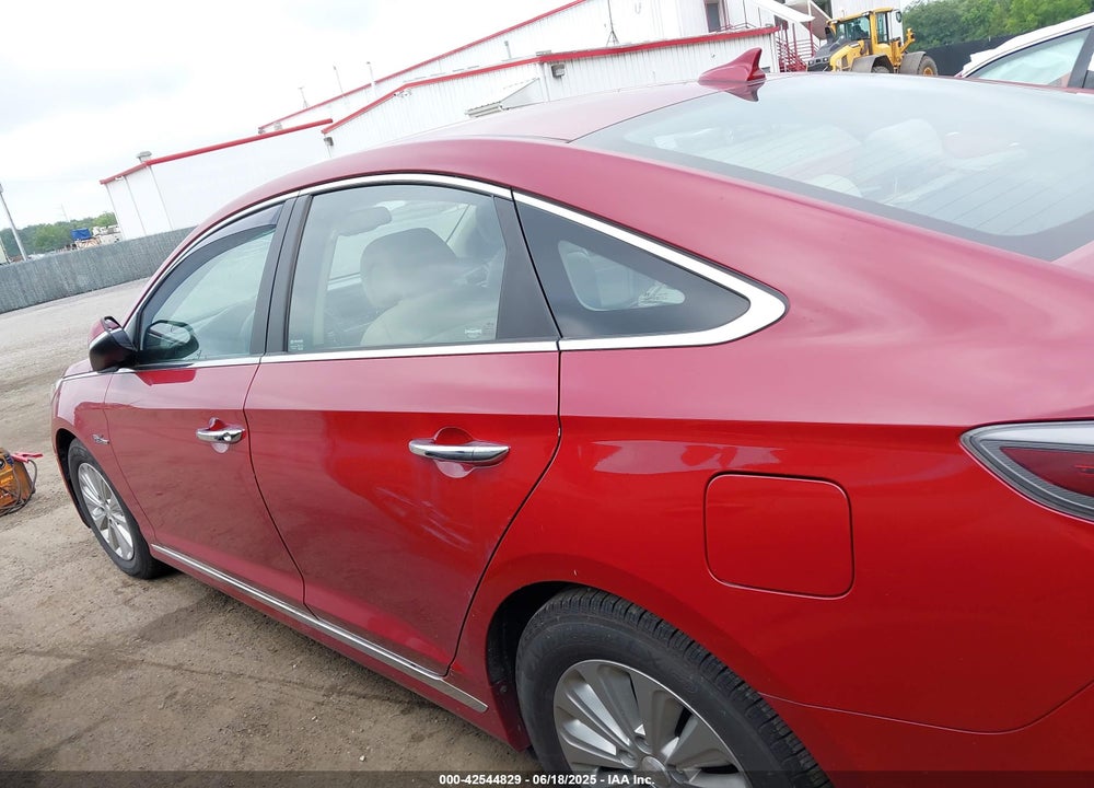 2016 HYUNDAI SONATA VIN: KMHE24L16GA015369