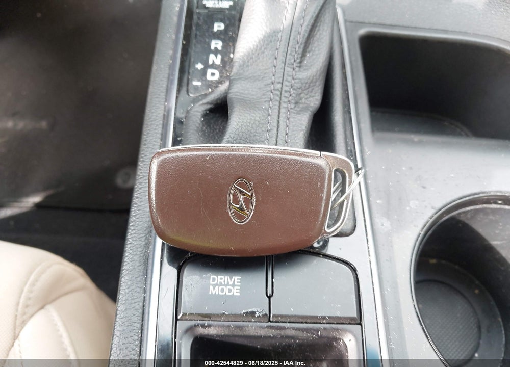 2016 HYUNDAI SONATA VIN: KMHE24L16GA015369
