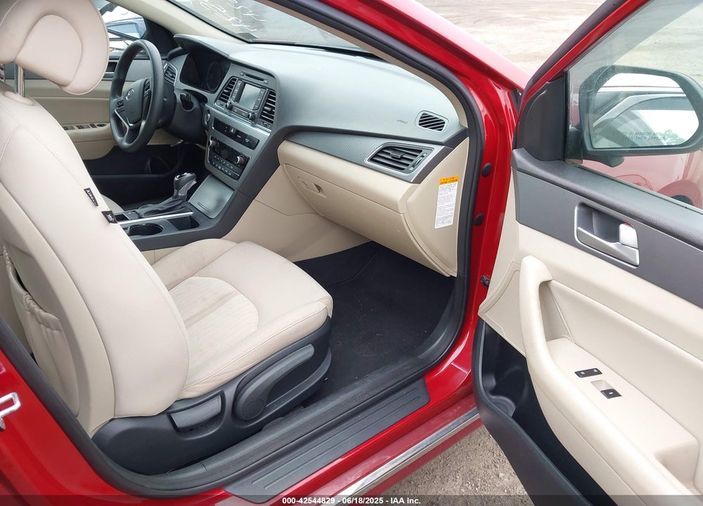 2016 HYUNDAI SONATA VIN: KMHE24L16GA015369