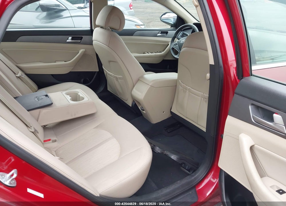 2016 HYUNDAI SONATA VIN: KMHE24L16GA015369