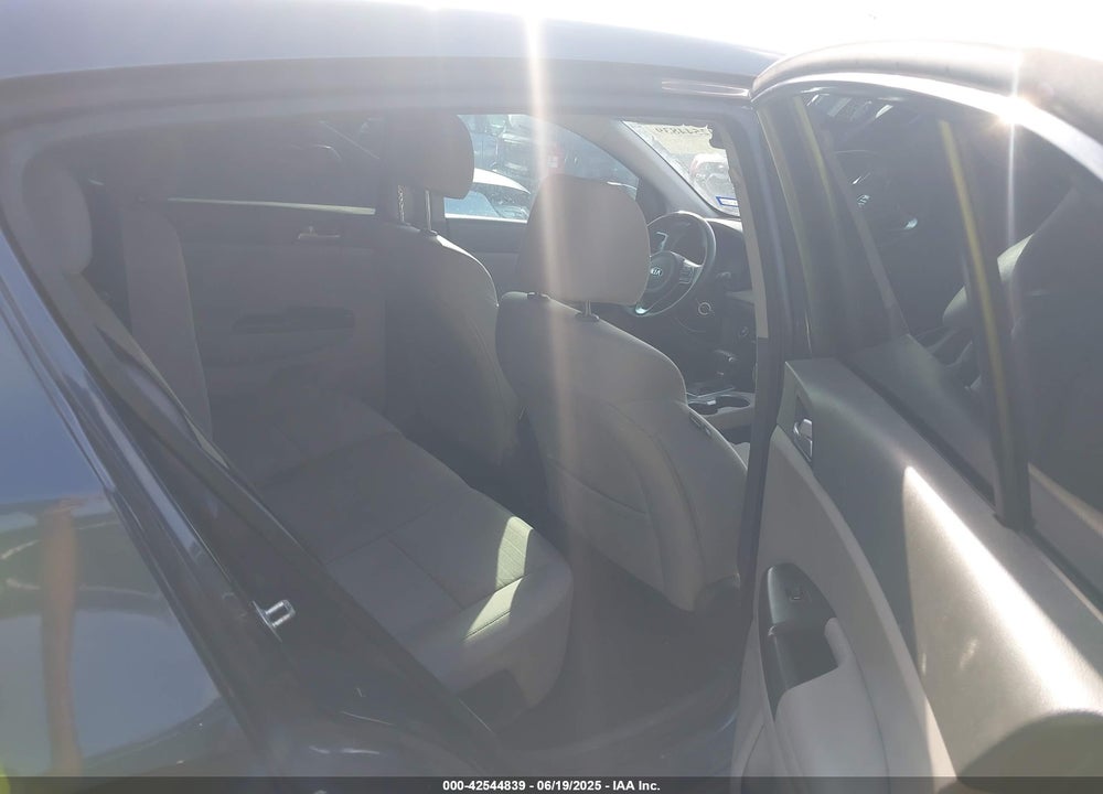 2018 KIA SPORTAGE LX VIN: KNDPM3AC2J7488535