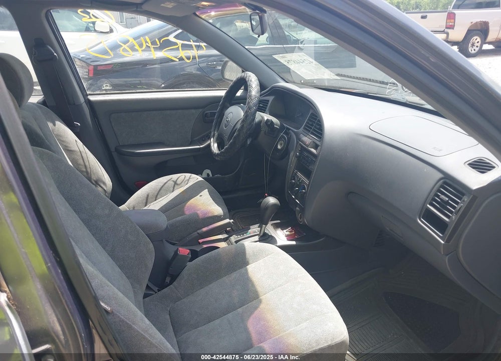 2003 HYUNDAI ELANTRA GLS/GT VIN: KMHDN45D33U576857