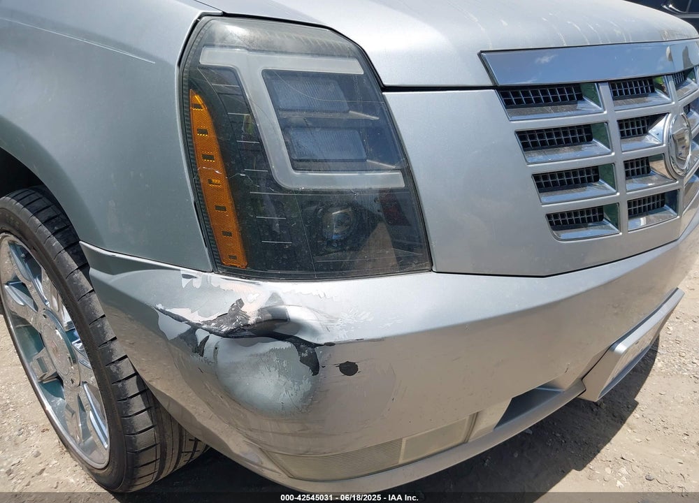 2011 CADILLAC ESCALADE ESV VIN: 1GYS3JEF0BR181757