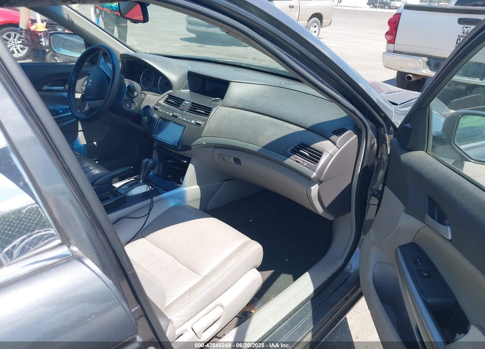 2008 HONDA ACCORD VIN: 1HGCP26868A025073