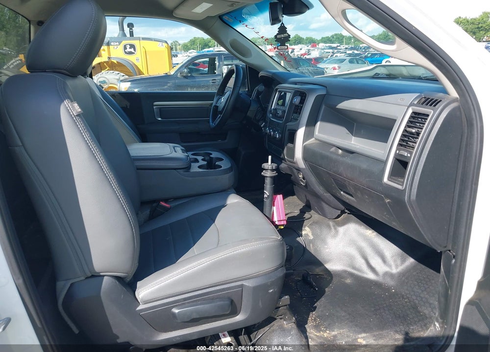 2015 RAM 1500 TRADESMAN VIN: 3C6JR7DT1FG660695