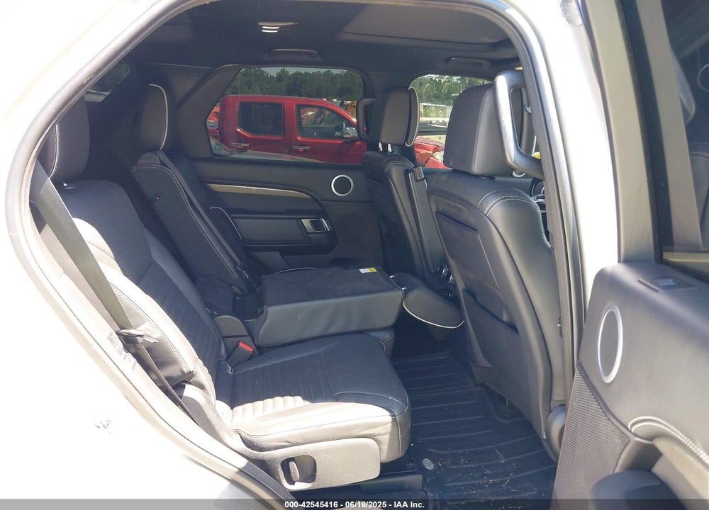 2017 LAND ROVER DISCOVERY HSE LUXURY VIN: SALRHBBV0HA040193