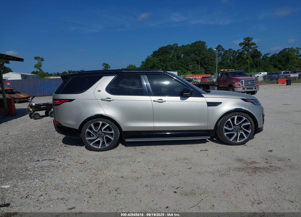2017 LAND ROVER DISCOVERY HSE LUXURY VIN: SALRHBBV0HA040193