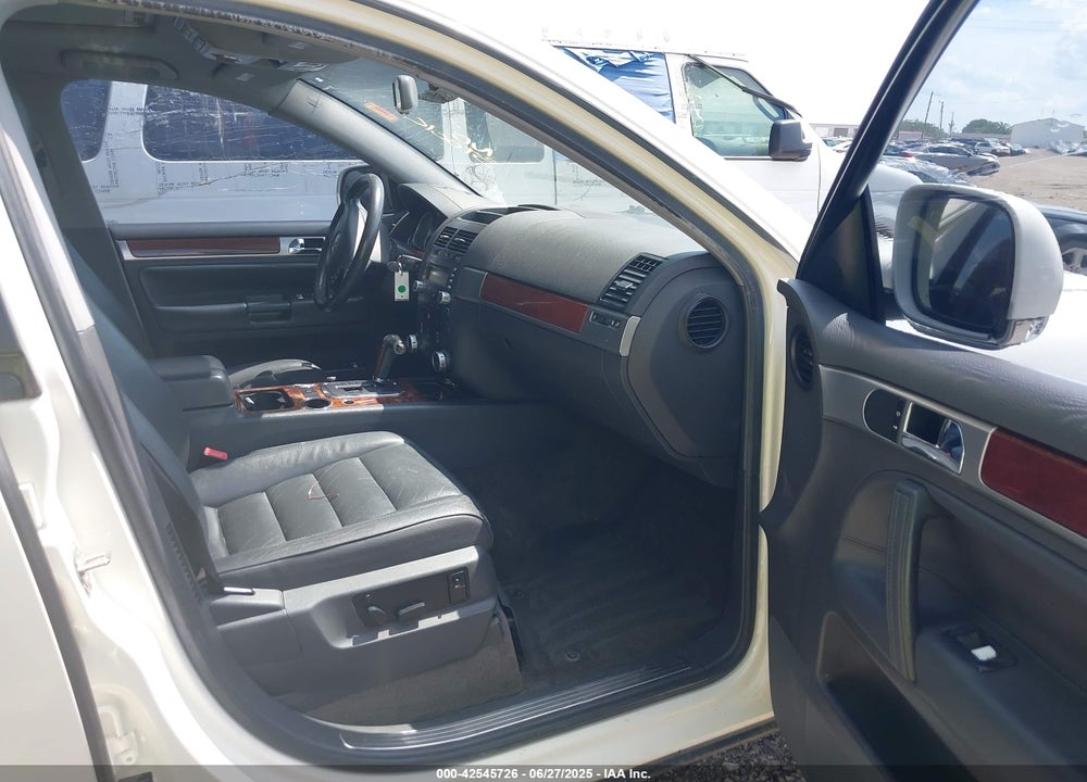 2005 VOLKSWAGEN TOUAREG V8 VIN: WVGCM77L45D005529