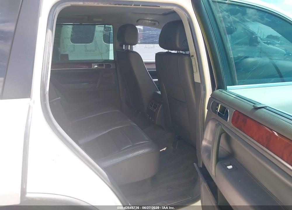 2005 VOLKSWAGEN TOUAREG V8 VIN: WVGCM77L45D005529