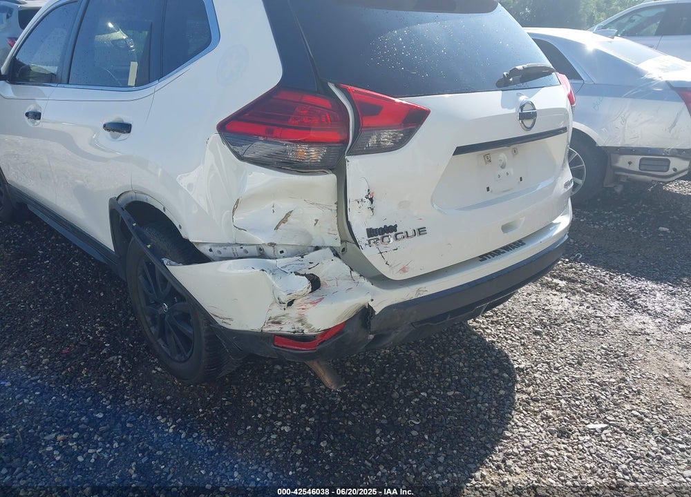 2017 NISSAN ROGUE VIN: 5N1AT2MV0HC768550