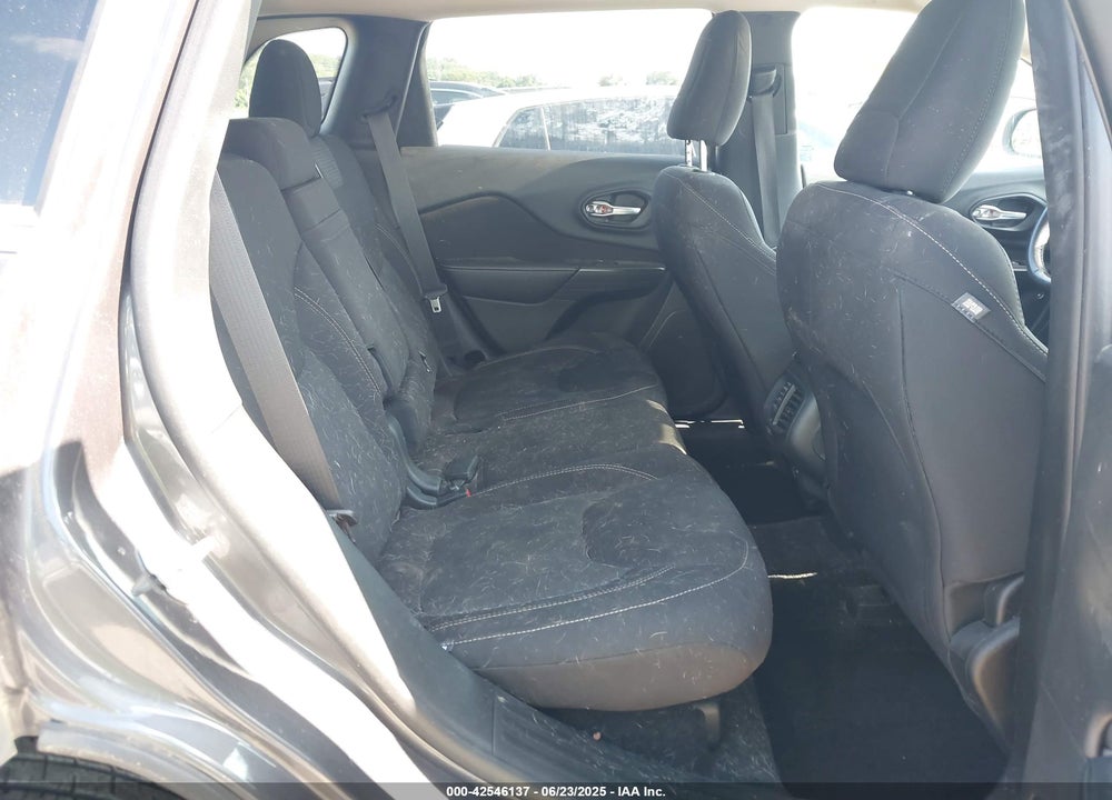 2016 JEEP CHEROKEE VIN: 1C4PJMCB7GW156639