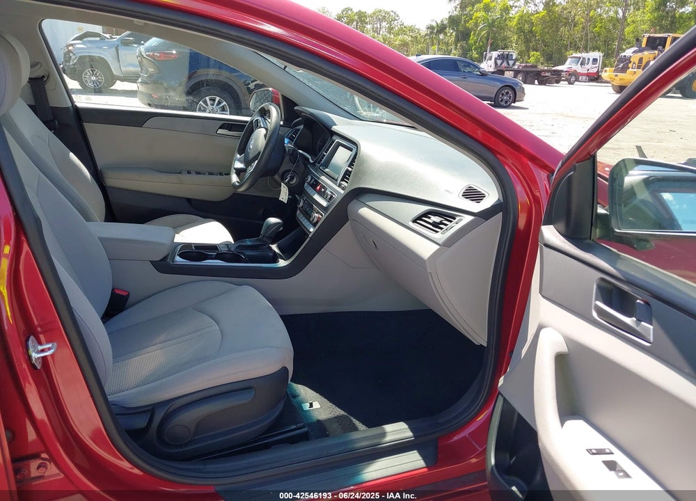 2019 HYUNDAI SONATA VIN: 5NPE24AF2KH744084