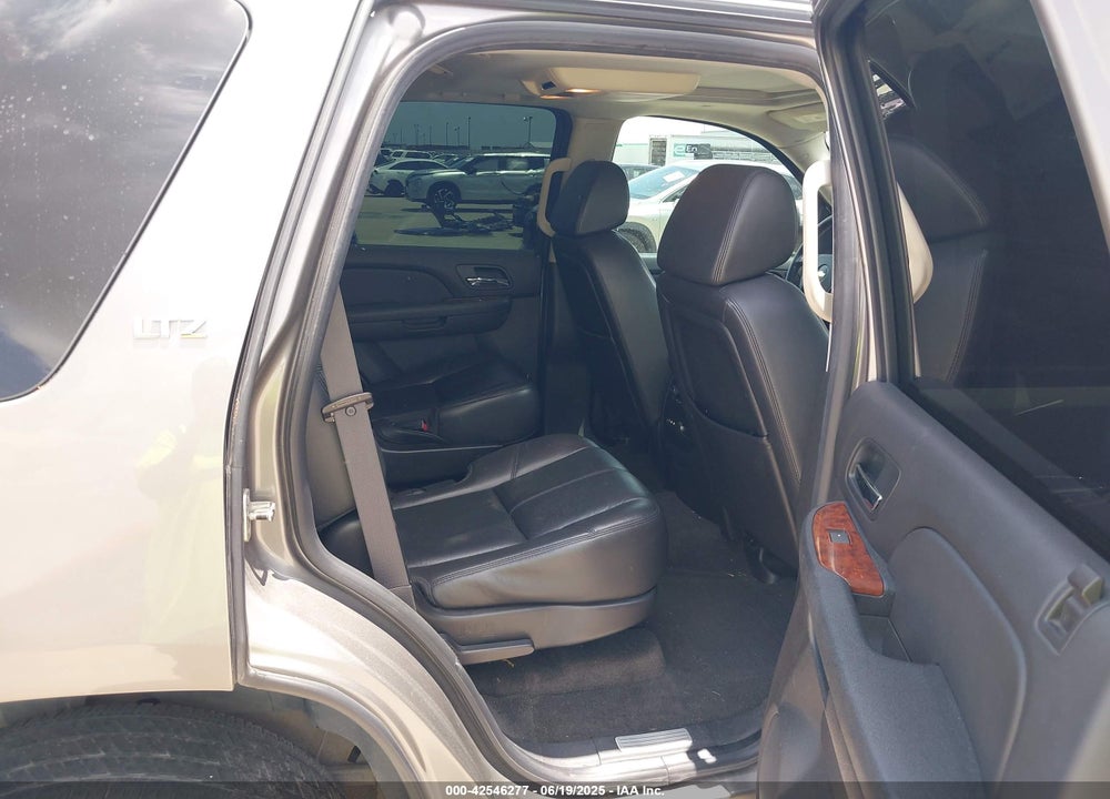2008 CHEVROLET TAHOE VIN: 1GNFK13068J216423