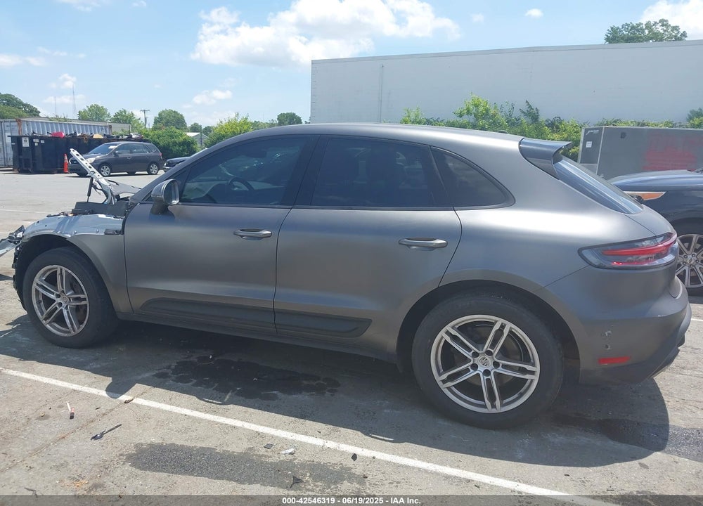 2022 PORSCHE MACAN VIN: WP1AA2A56NLB01975