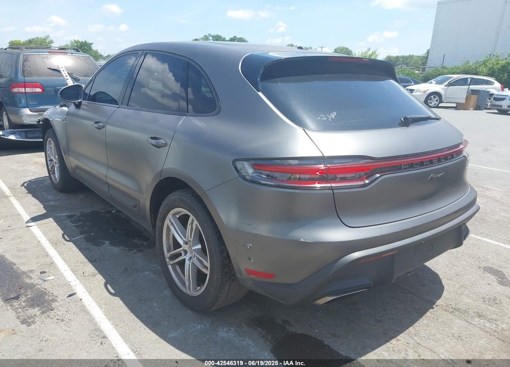 2022 PORSCHE MACAN VIN: WP1AA2A56NLB01975