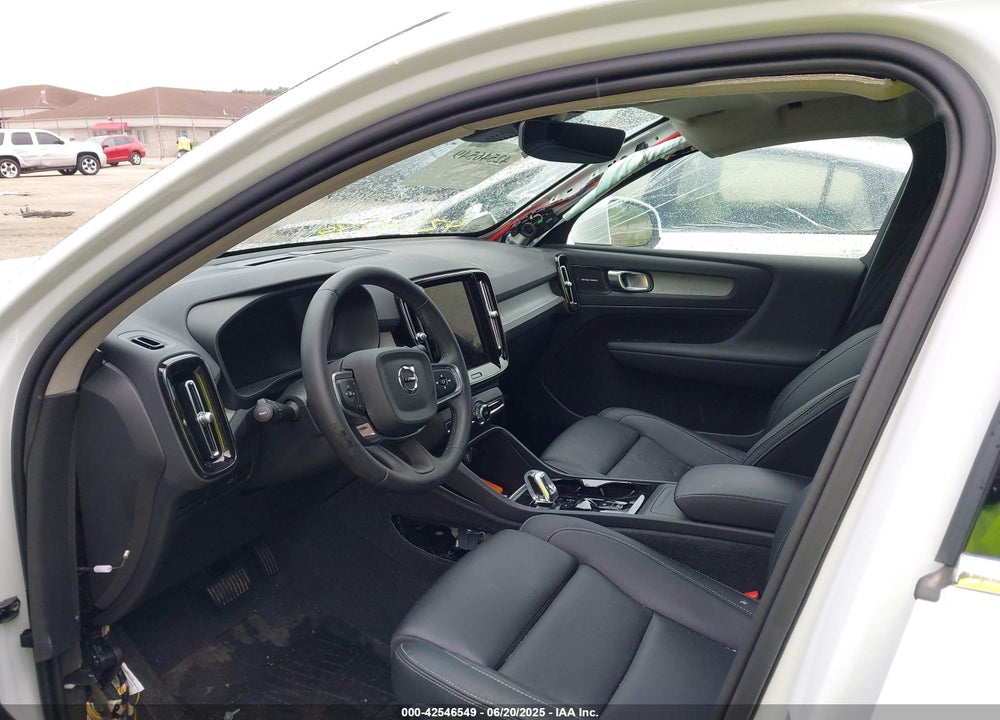 2024 VOLVO XC40 VIN: YV4L12UF8R2265543