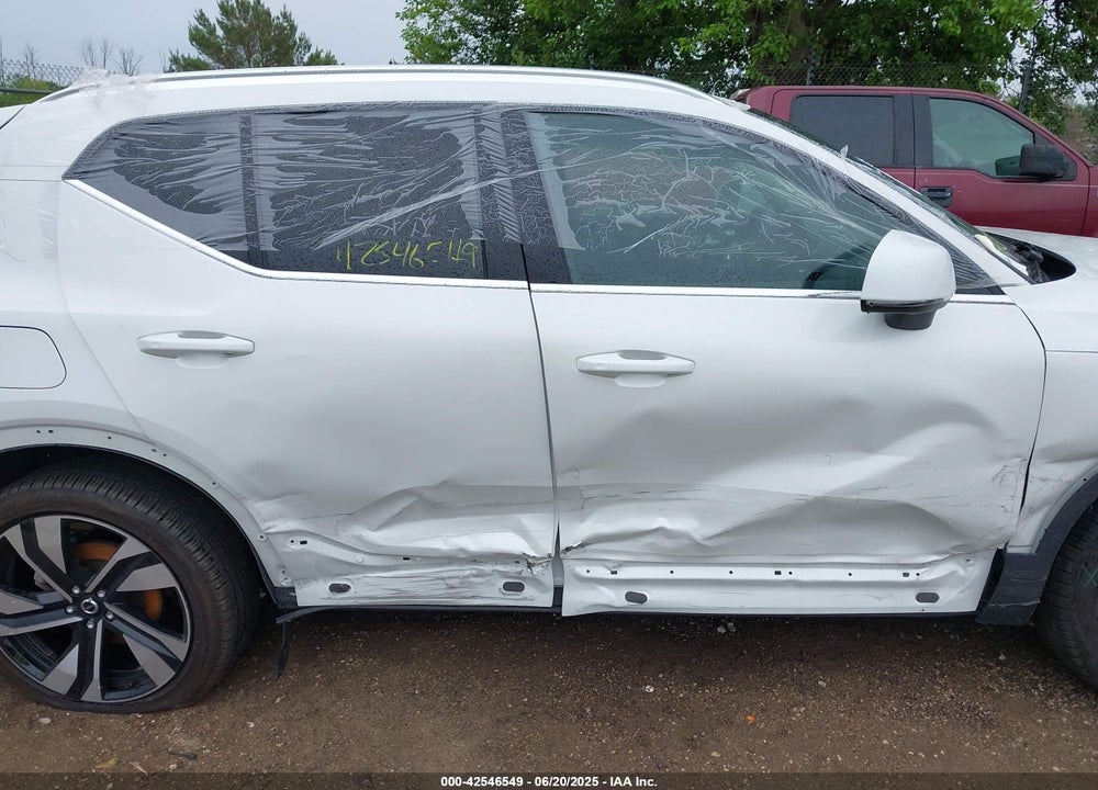 2024 VOLVO XC40 VIN: YV4L12UF8R2265543