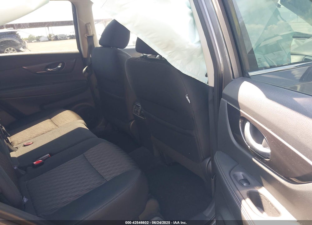 2019 NISSAN ROGUE VIN: 5N1AT2MT0KC717670