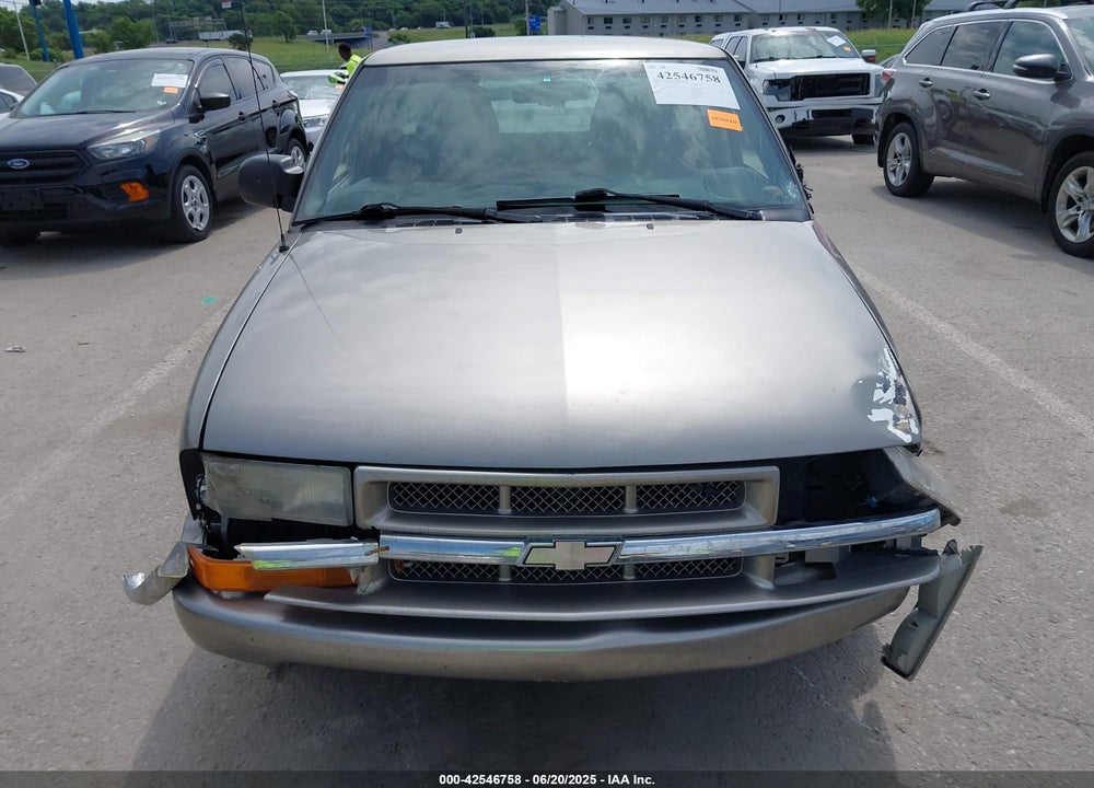 2002 CHEVROLET S-10 LS VIN: 1GCCS19W428108940