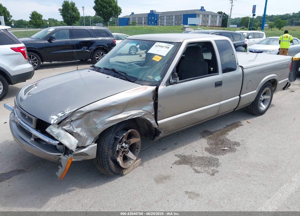 2002 CHEVROLET S-10 LS VIN: 1GCCS19W428108940
