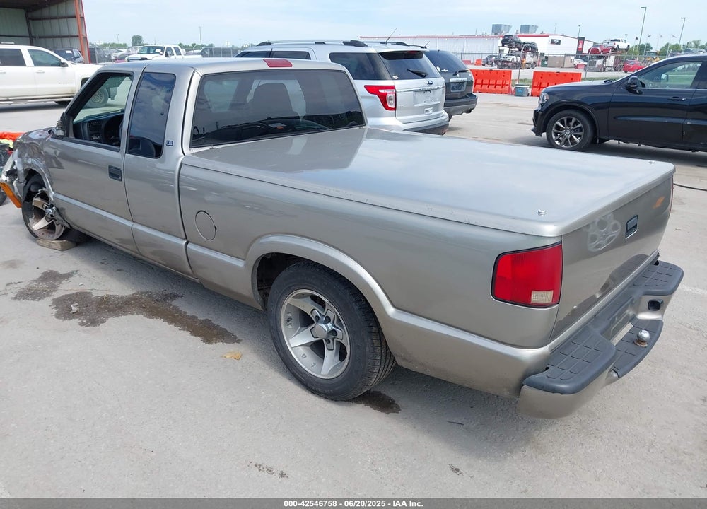 2002 CHEVROLET S-10 LS VIN: 1GCCS19W428108940