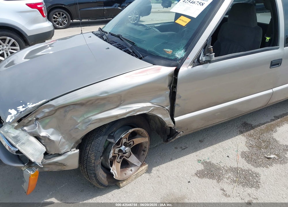 2002 CHEVROLET S-10 LS VIN: 1GCCS19W428108940