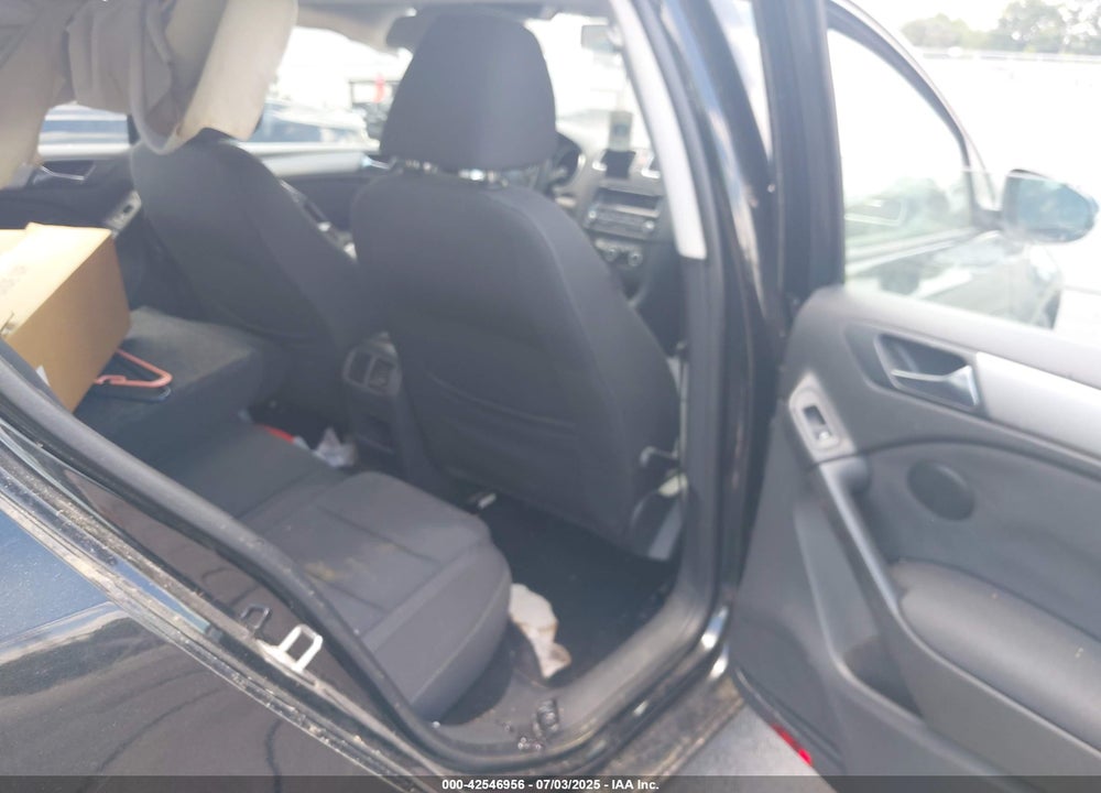 2013 VOLKSWAGEN GOLF VIN: WVWDB7AJXDW083659