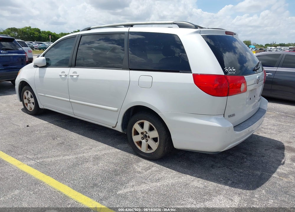 2008 TOYOTA SIENNA XLE VIN: 5TDZK22C18S153368