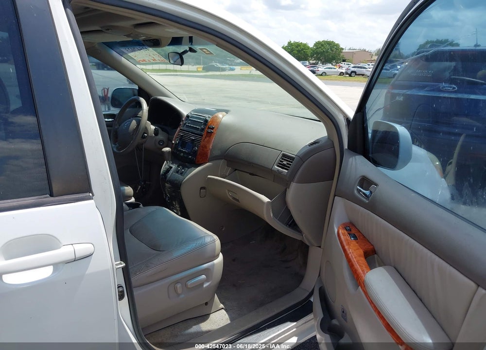 2008 TOYOTA SIENNA XLE VIN: 5TDZK22C18S153368
