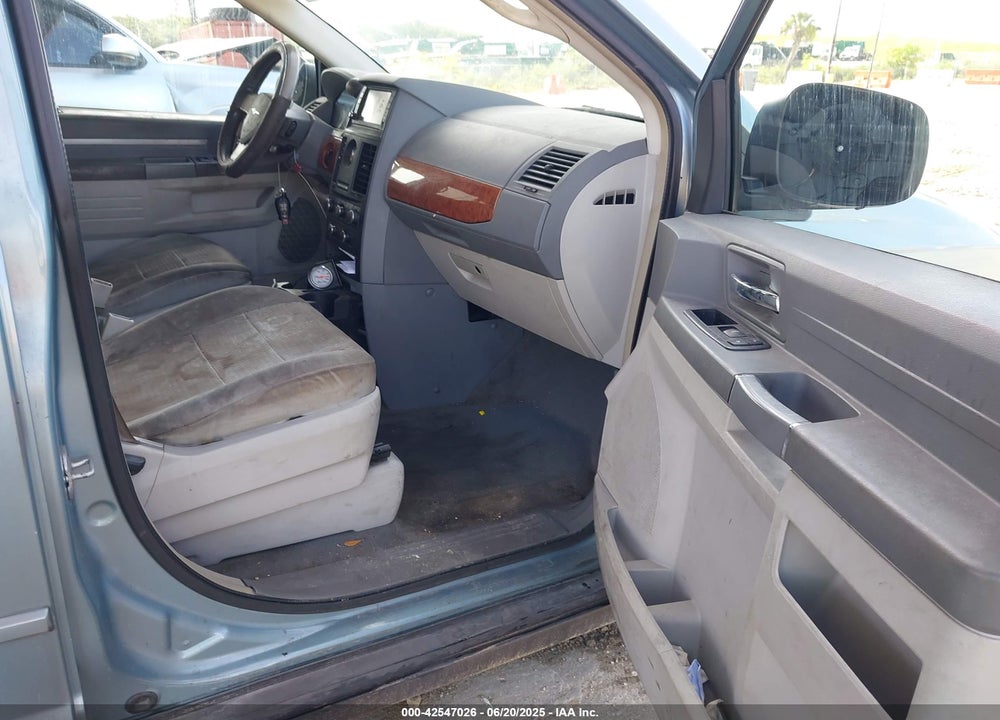 2008 CHRYSLER TOWN & COUNTRY VIN: 2A8HR44H98R650701