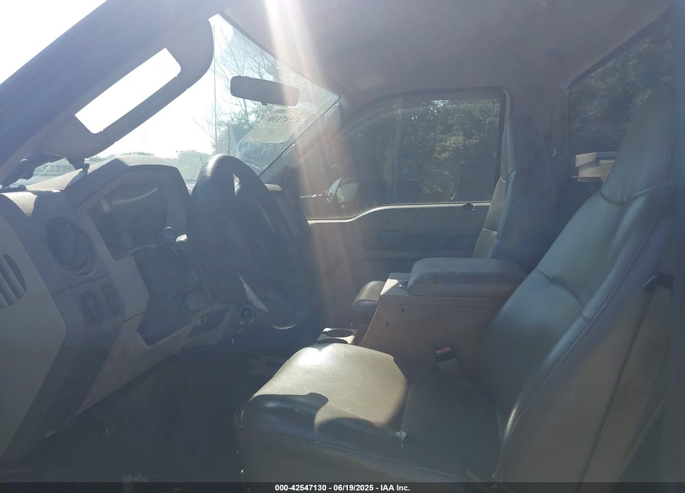 2008 FORD F-350 XL/XLT VIN: 1FDWF31598EE06681