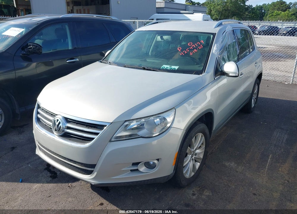 2010 VOLKSWAGEN TIGUAN VIN: WVGAV7AXXAW000155
