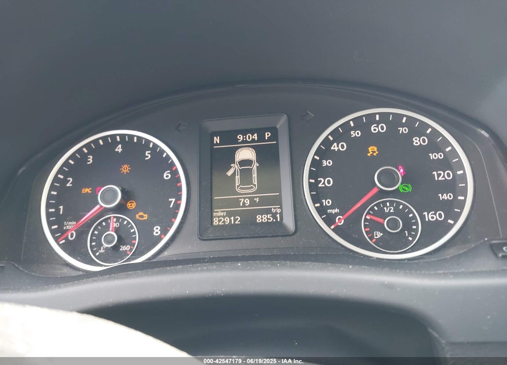 2010 VOLKSWAGEN TIGUAN VIN: WVGAV7AXXAW000155