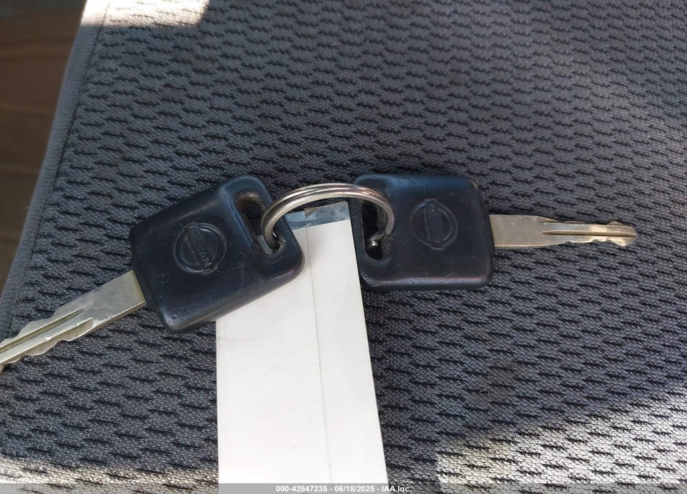 2002 NISSAN FRONTIER XE VIN: 1N6DD26S92C314755