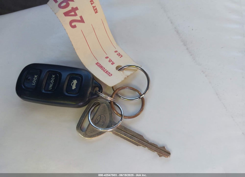 2002 TOYOTA CAMRY LE VIN: 4T1BE32K22U530911