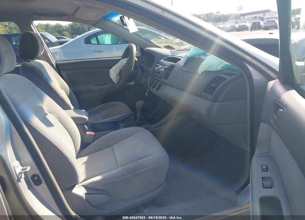 2002 TOYOTA CAMRY LE VIN: 4T1BE32K22U530911