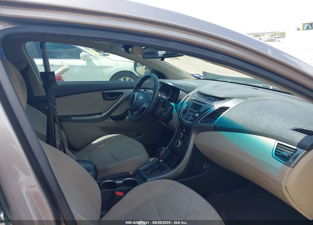 2014 HYUNDAI ELANTRA VIN: 5NPDH4AE6EH479207