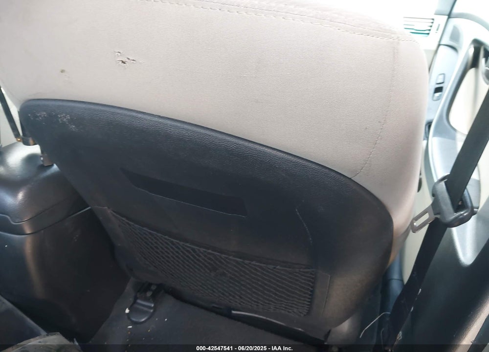 2014 HYUNDAI ELANTRA VIN: 5NPDH4AE6EH479207