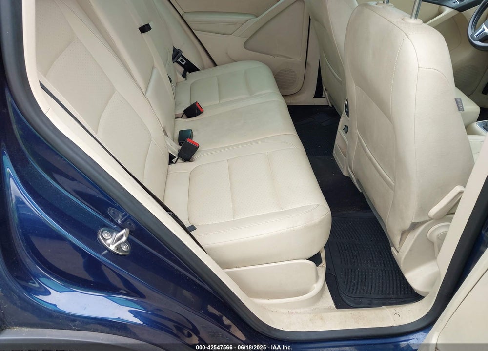 2012 VOLKSWAGEN TIGUAN VIN: WVGBV7AX7CW552641