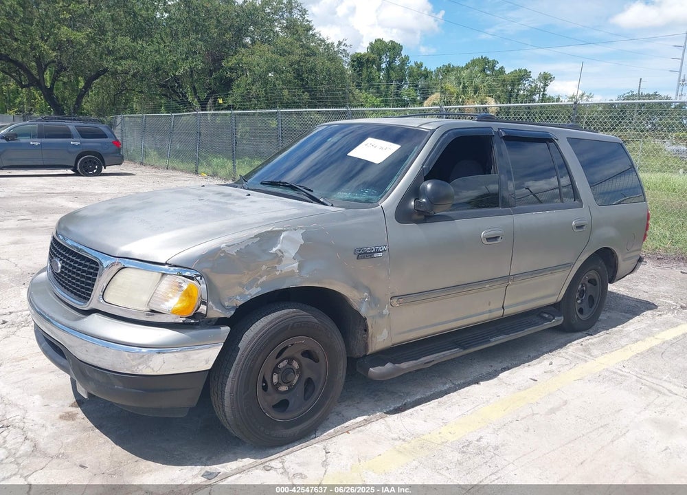 2000 FORD EXPEDITION XLT VIN: 1FMRU1563YLB25756
