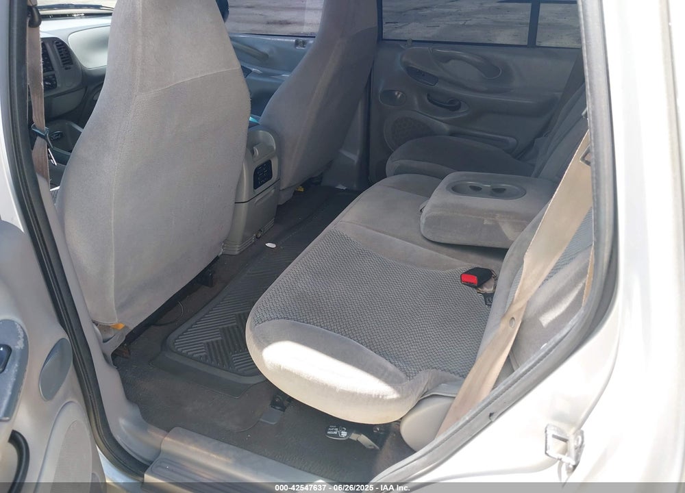 2000 FORD EXPEDITION XLT VIN: 1FMRU1563YLB25756