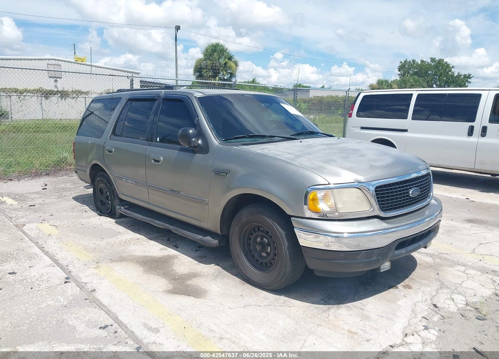 2000 FORD EXPEDITION XLT VIN: 1FMRU1563YLB25756