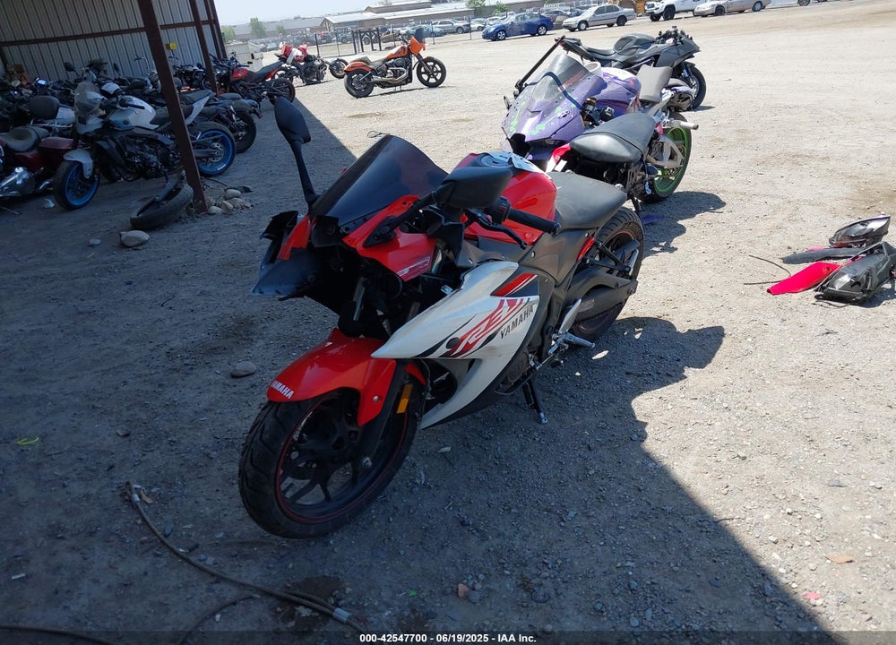 2015 YAMAHA YZFR3 VIN: MH3RH06Y8FK004065