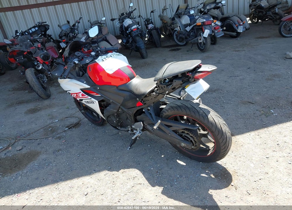 2015 YAMAHA YZFR3 VIN: MH3RH06Y8FK004065