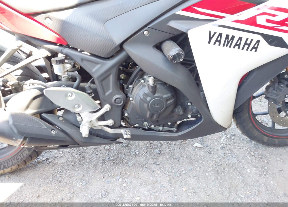 2015 YAMAHA YZFR3 VIN: MH3RH06Y8FK004065