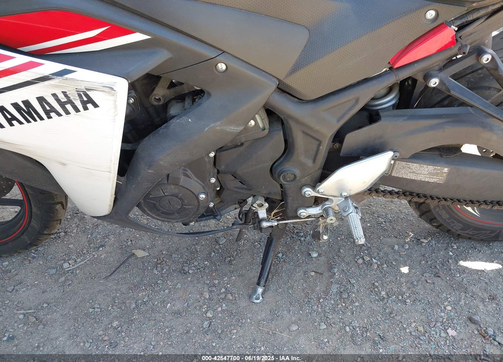 2015 YAMAHA YZFR3 VIN: MH3RH06Y8FK004065