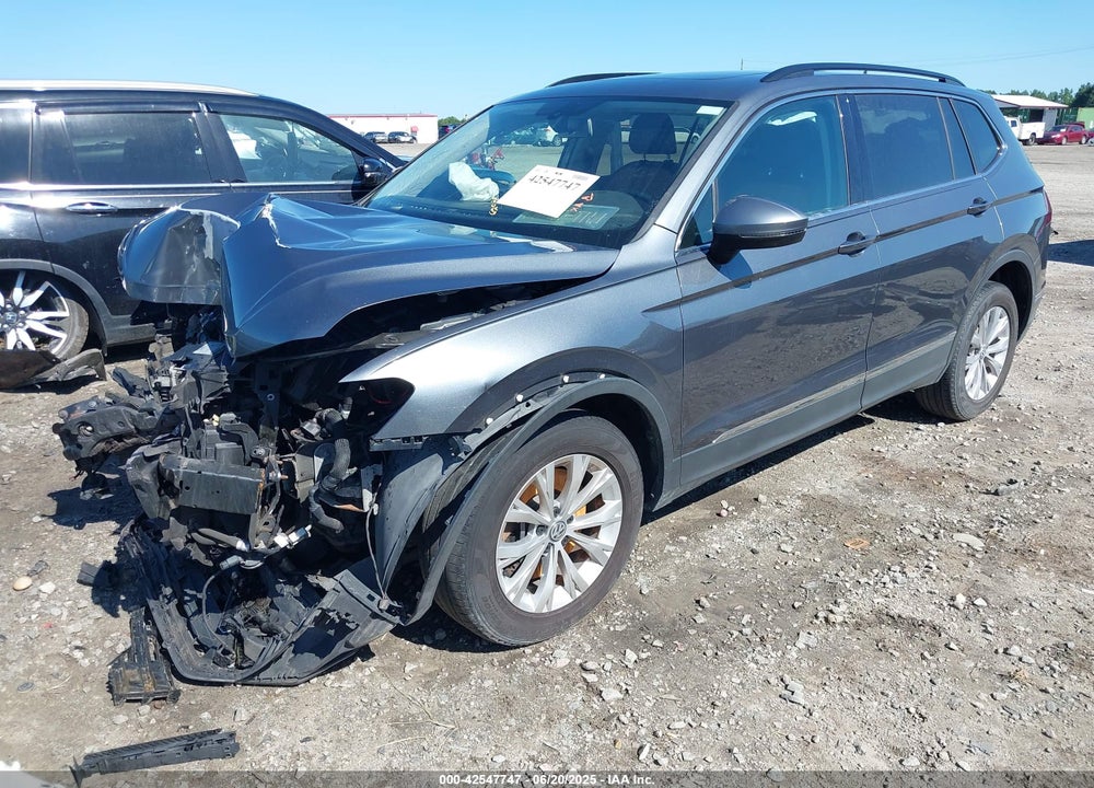 2018 VOLKSWAGEN TIGUAN VIN: 3VV2B7AX8JM088223
