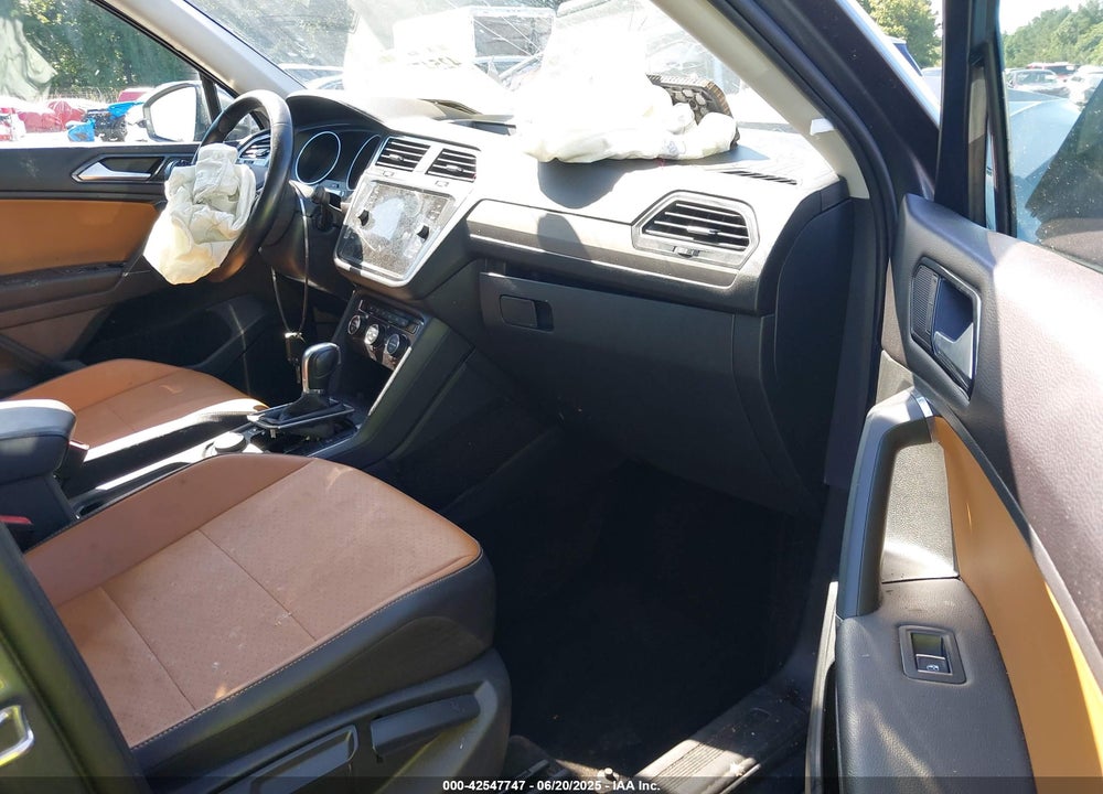 2018 VOLKSWAGEN TIGUAN VIN: 3VV2B7AX8JM088223