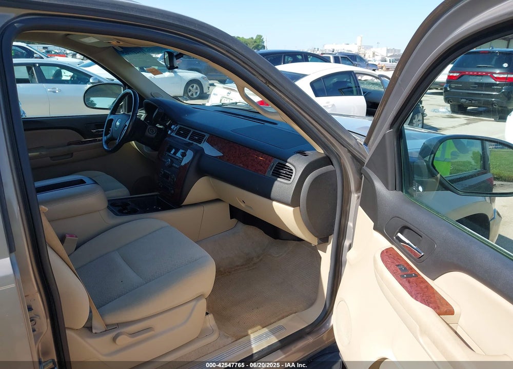 2007 CHEVROLET SUBURBAN 1500 LT VIN: 1GNFK16337R225005